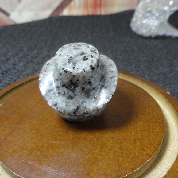 Yooperlite Skull Cowboy Crystal Stone~Black light creepy look~Detailed~NWOT~hand - Picture 3 of 7